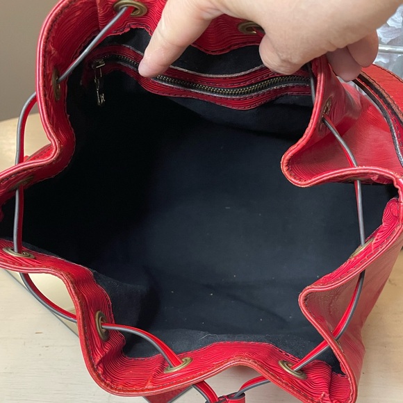 Louis Vuitton Red EPI Noe MM Bucket Bag - Picture 7 of 16